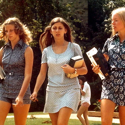 Photo of 1973 college students on campus.