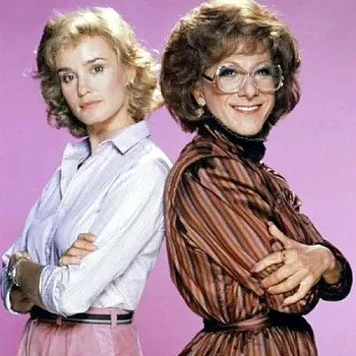 The film Tootsie stars Dustin Hoffman as a difficult actor who resorts to adopting the identity of a woman to get roles. The film is the second highest grossing film of 1982.