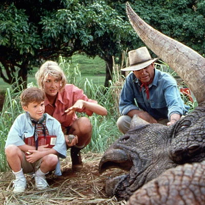 The science fiction film Jurassic Park, directed by Steven Spielberg, is the highest grossing movie in the US in 1993.