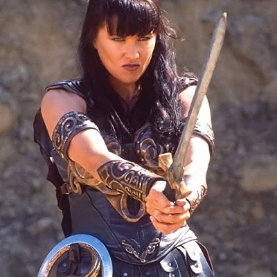 The fantasy TV series Xena: Warrior Princess debuts in 1995 and runs until 2001. Starring Lucy Lawless as Xena, the series is a spin-off of Hercules: The Legendary Journeys.